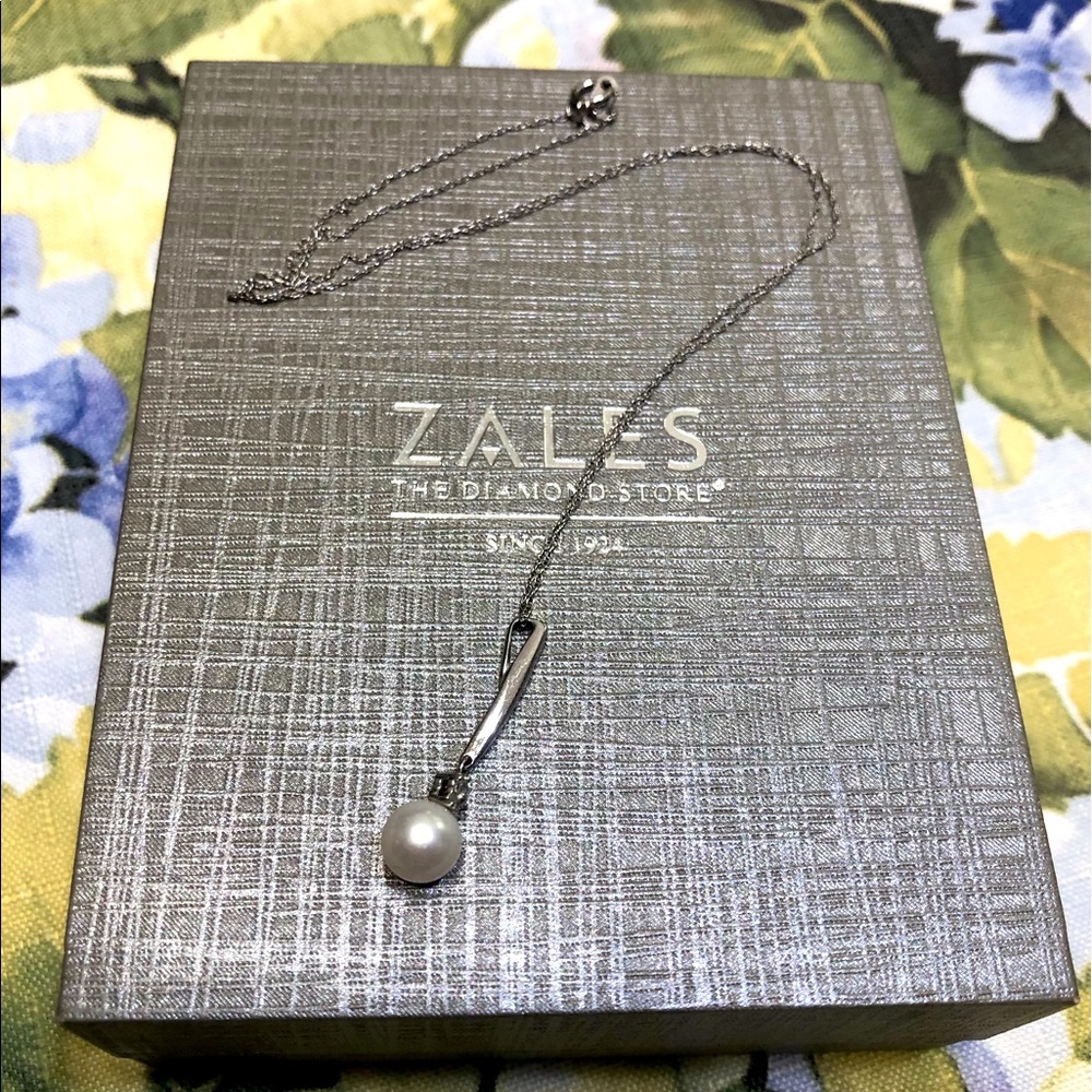 Zales Pearl Necklace w/ Diamond Flower